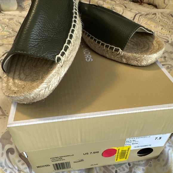Michael Kors espadrille 7.5 new with box pale gold. - Picture 2 of 3